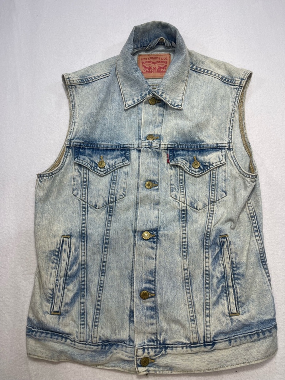Levi’s Light Wash Denim Vest Women’s Medium Button Front Jean Jacket